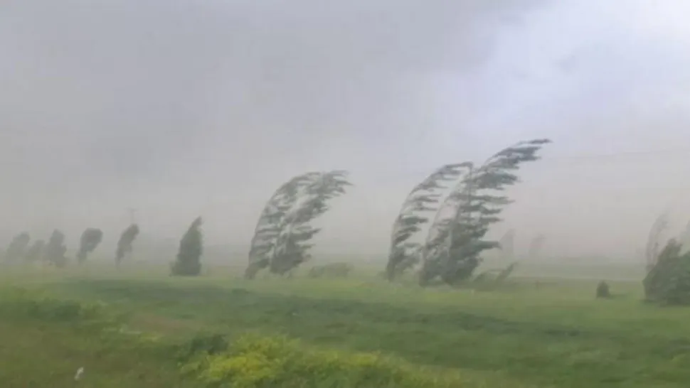 Weekend cu vreme rece, vânt și precipitații abundente