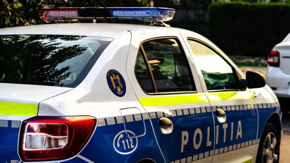 Femeie bătută de fostul soț, salvată de polițiști în Hunedoara. Agresorul a fugit în pădure și s-a ascuns într-o grotă