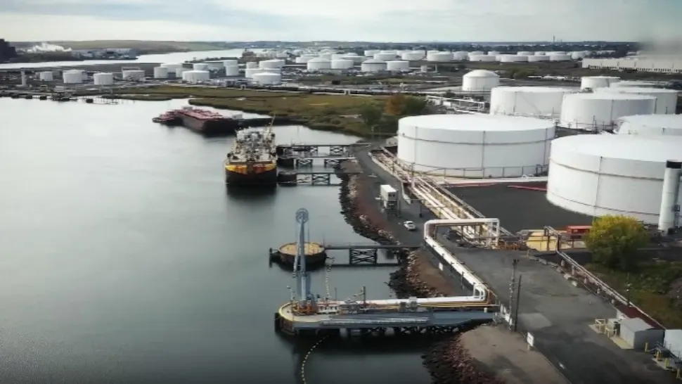 România declară stare de criză pe piața petrolieră: Restricții la export și măsuri împotriva speculei