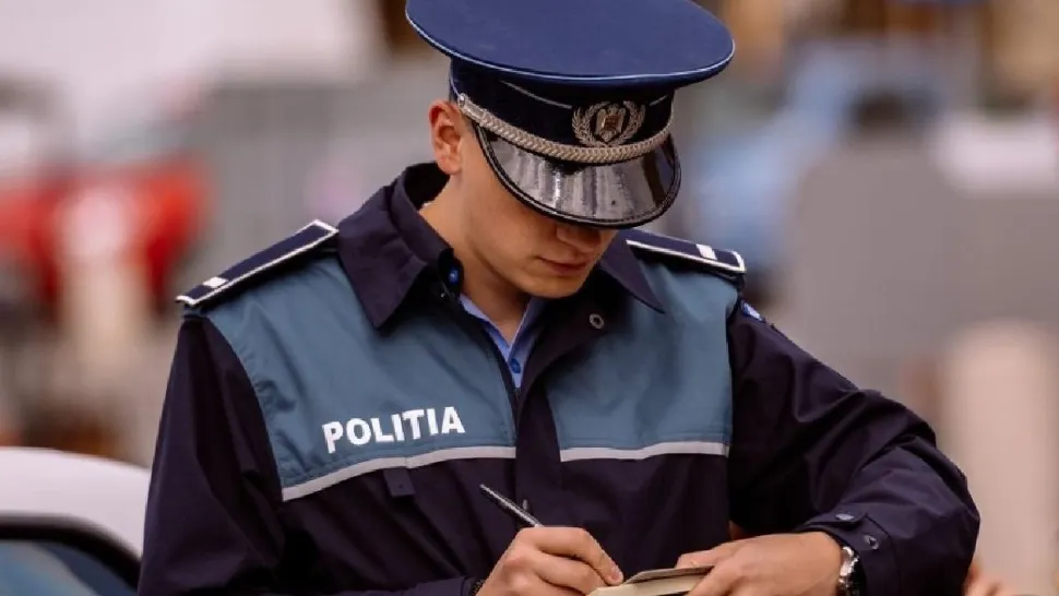 Incredibil! Un fost polițist oprea șoferi în trafic și le cerea bani, pretinzând că este agent rutier