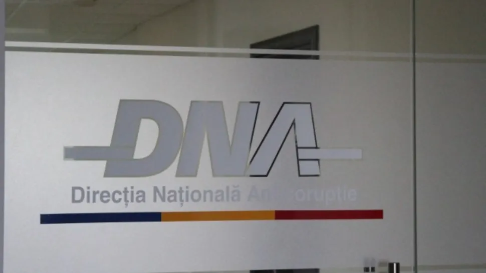 Șeful Autorității Vamale Române, Mihai Savin, reținut de DNA într-un dosar privind presupuse fapte de fals și uz de fals. Alți doi funcționari, vizați în anchetă