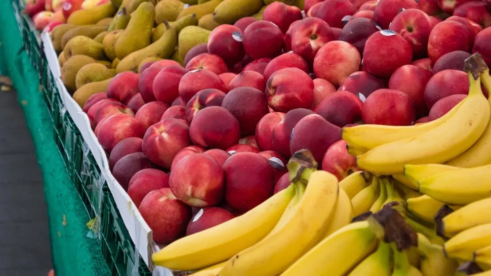 Avertismentul specialiștilor: pericolele ascunse de pe fructele și legumele nespălate