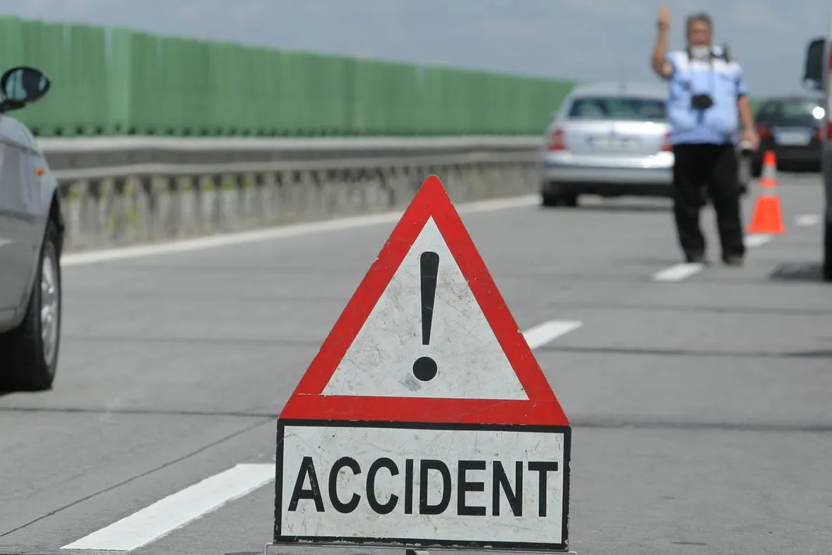 O fetiță de 10 ani, rănită din neglijență