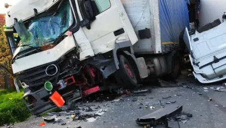 Din cauza vitezei excesive, un tânăr din Alexandria a omorât două persoane