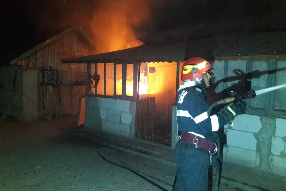 Incendiu de proporții într-o localitate din Teleorman