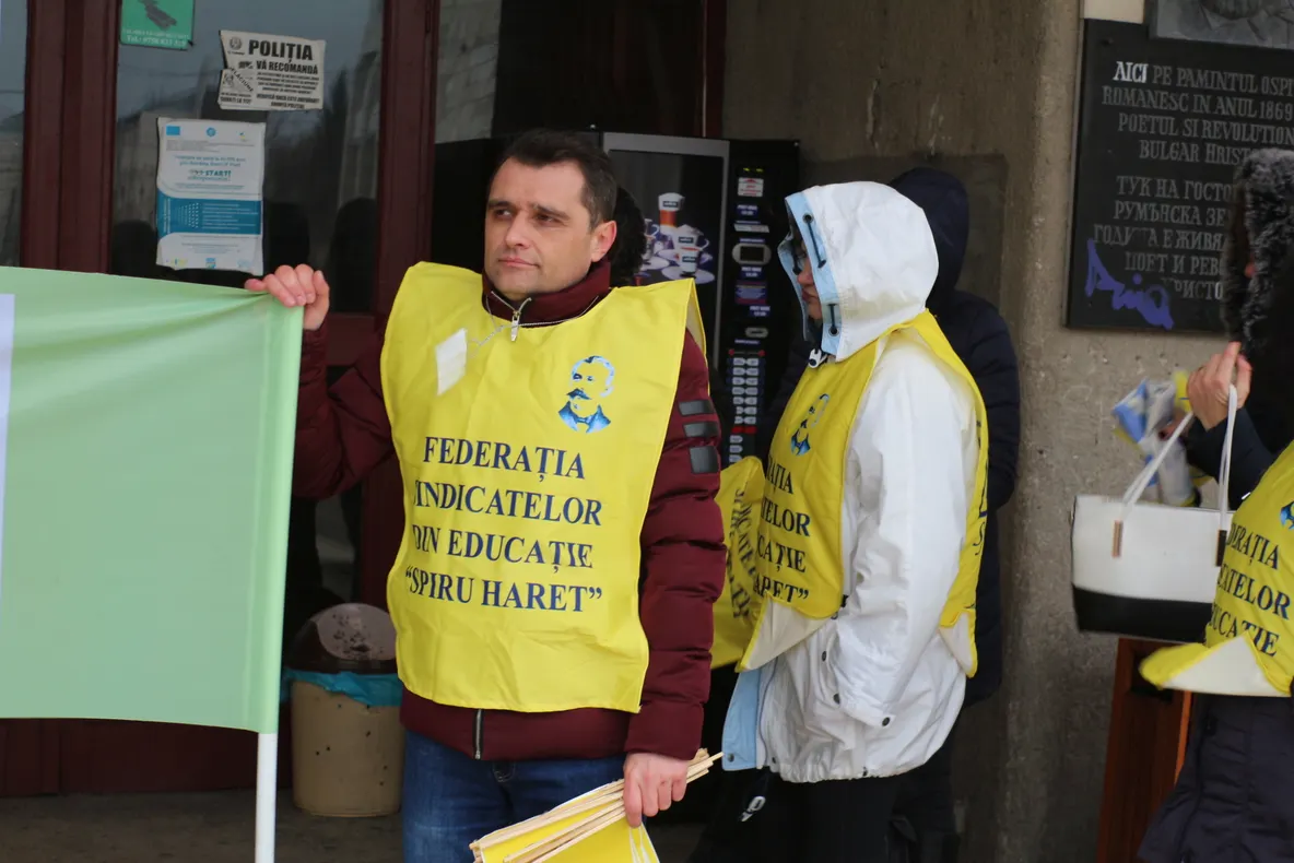 25 de profesori teleormăneni au ieșit în stradă la Alexandria