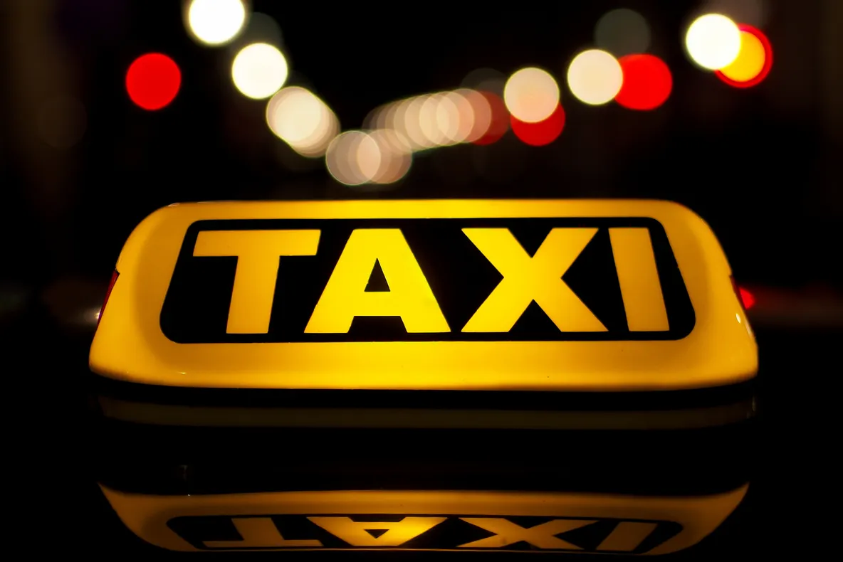 Se vrea majorarea tarifelor de taxi în Alexandria