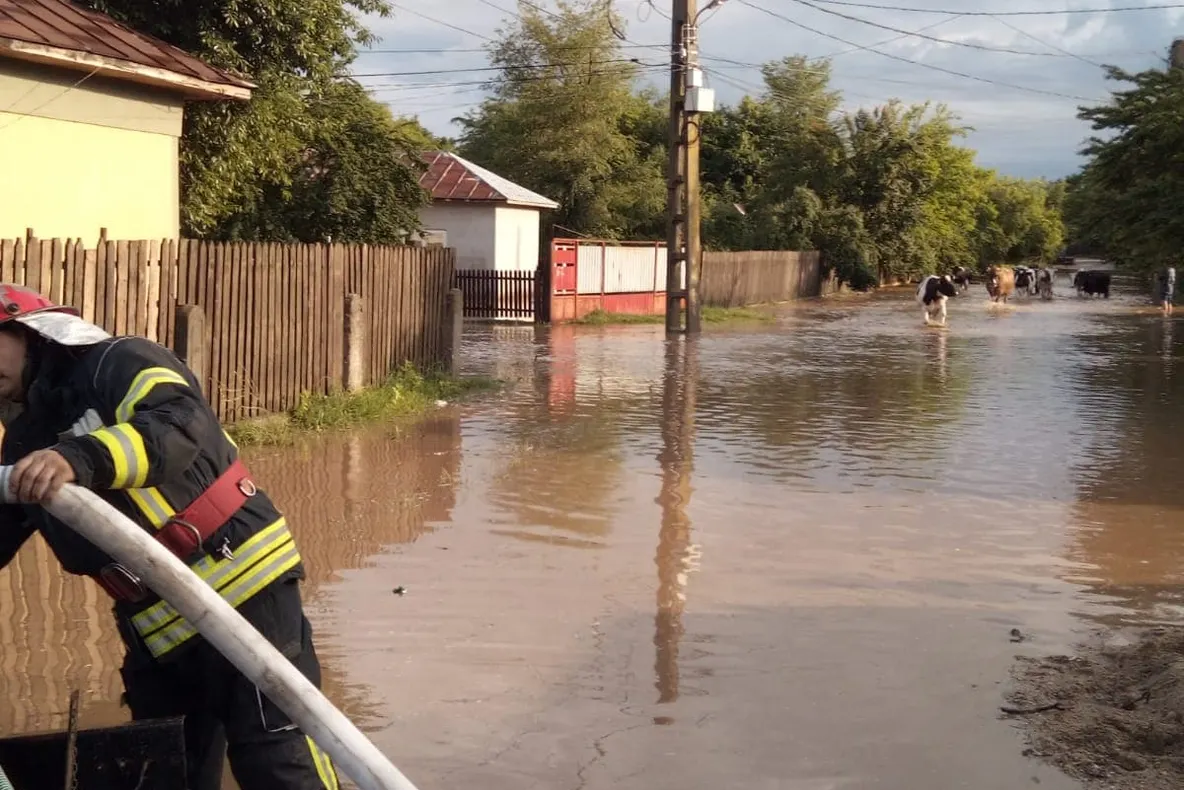 Inundațiile și vijeliile au făcut, din nou, pagube în Teleorman