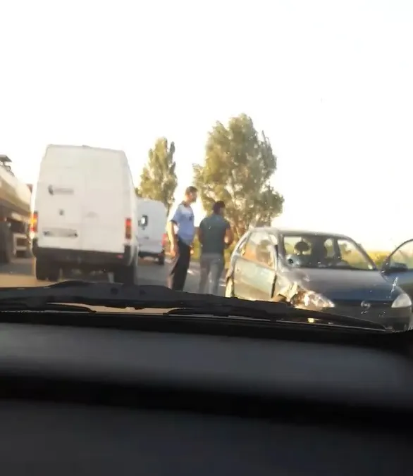 Trei autoturisme au fost implicate într-un accident la ieșirea din Alexandria