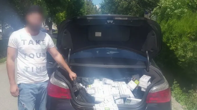 Peste 45000 de țigarete de contrabandă, ascunse în mașină