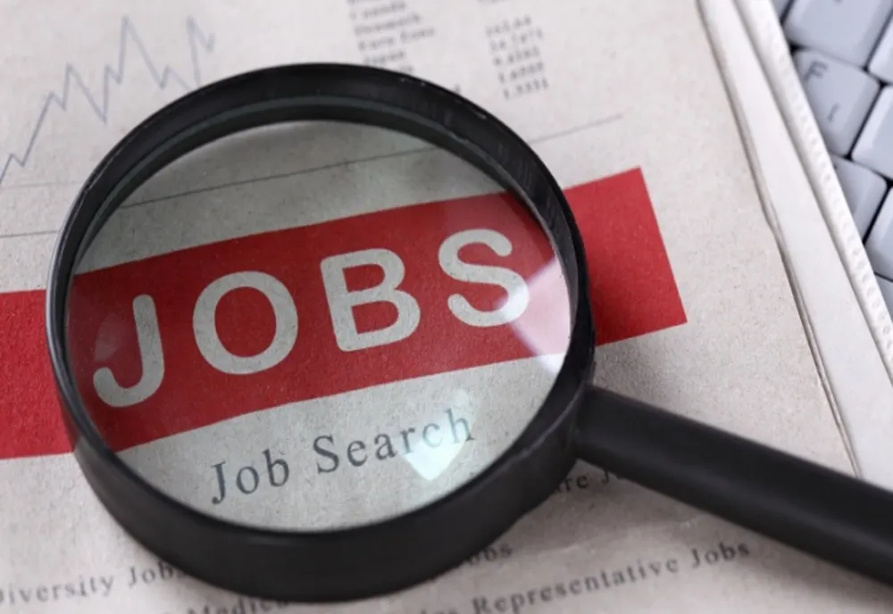 Un sfert dintre angajatori îngheață salariile în acest an, iar o treime oferă o majorare de cel mult 5%