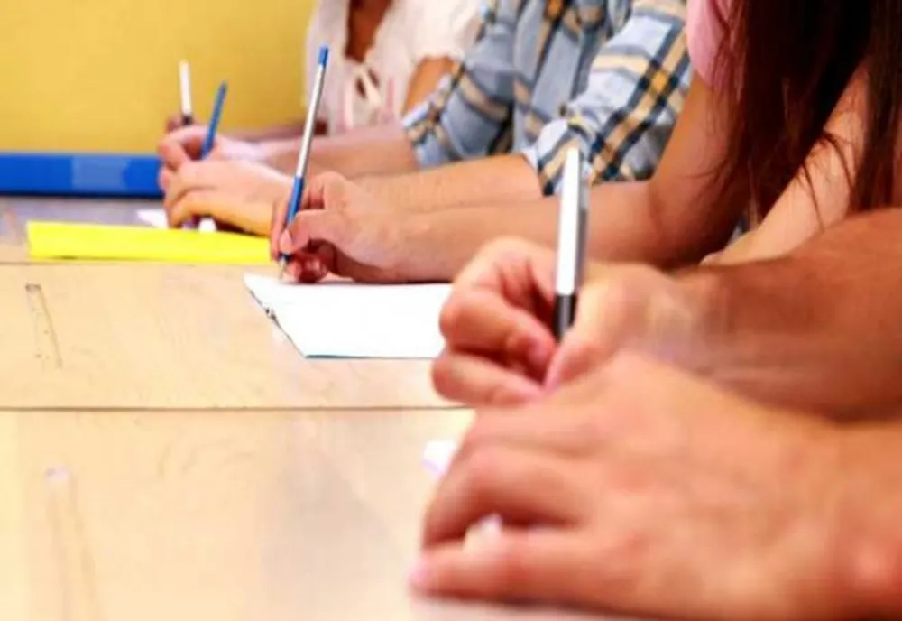 Dascălii susţin, mâine, examenul de Titularizare