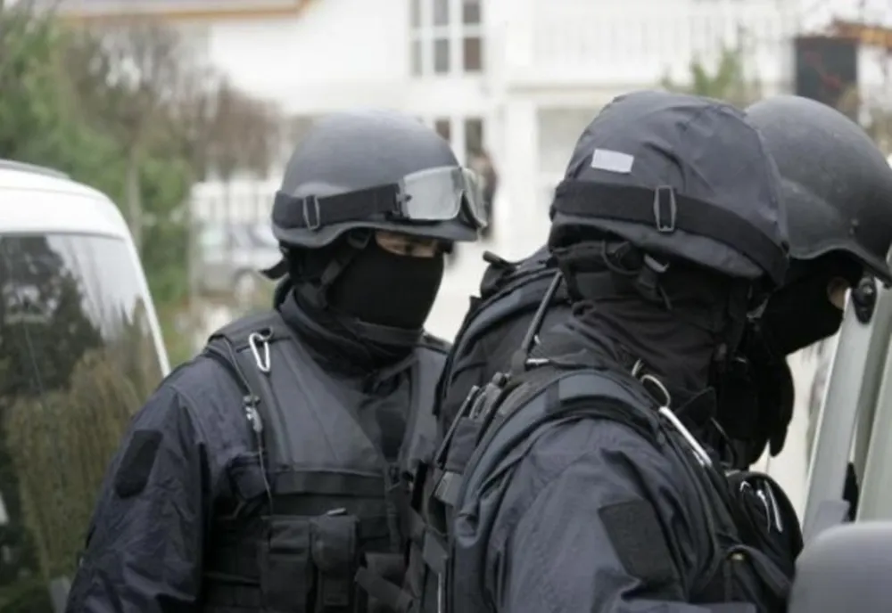 VIDEO. Percheziţii în Dolj, Teleorman şi alte judeţe. Ce caută poliţiştii