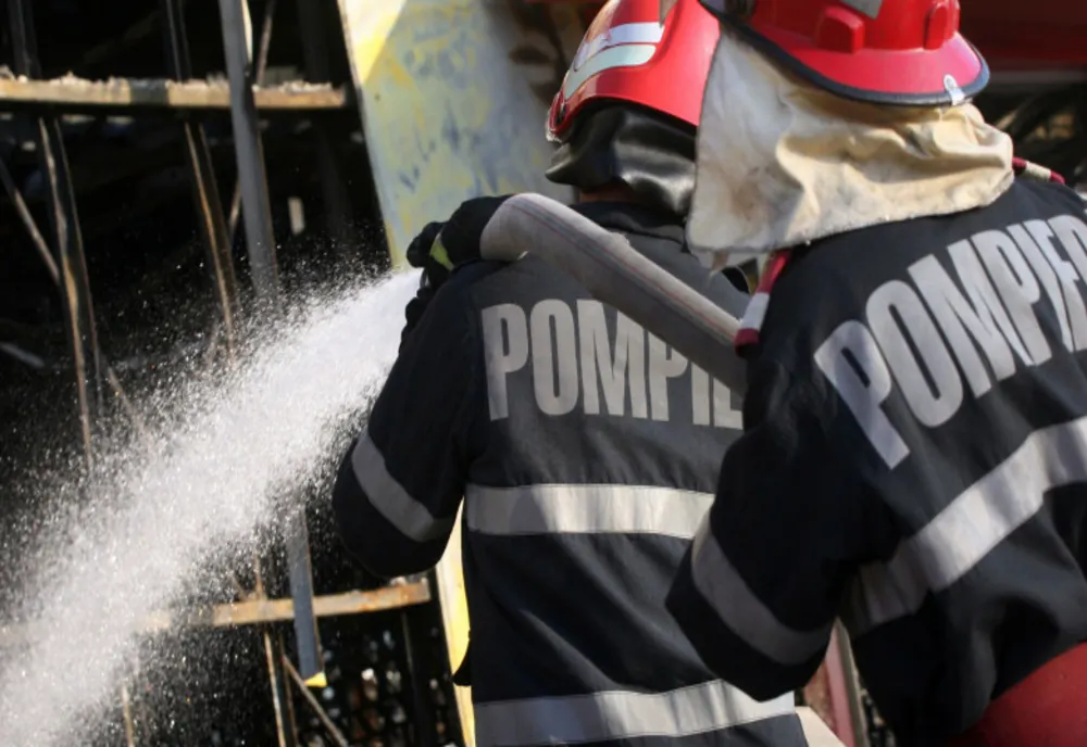 Teleorman: Incendiu la o fostă fabrică de mobilă