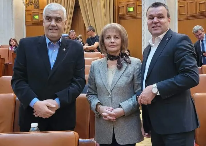 În urma unui amendament al parlamentarilor liberali teleormăneni, comunele Mereni, Dobrotești și Bragadiru vor avea platforme pentru colectarea deșeurilor vegetale și din construcții