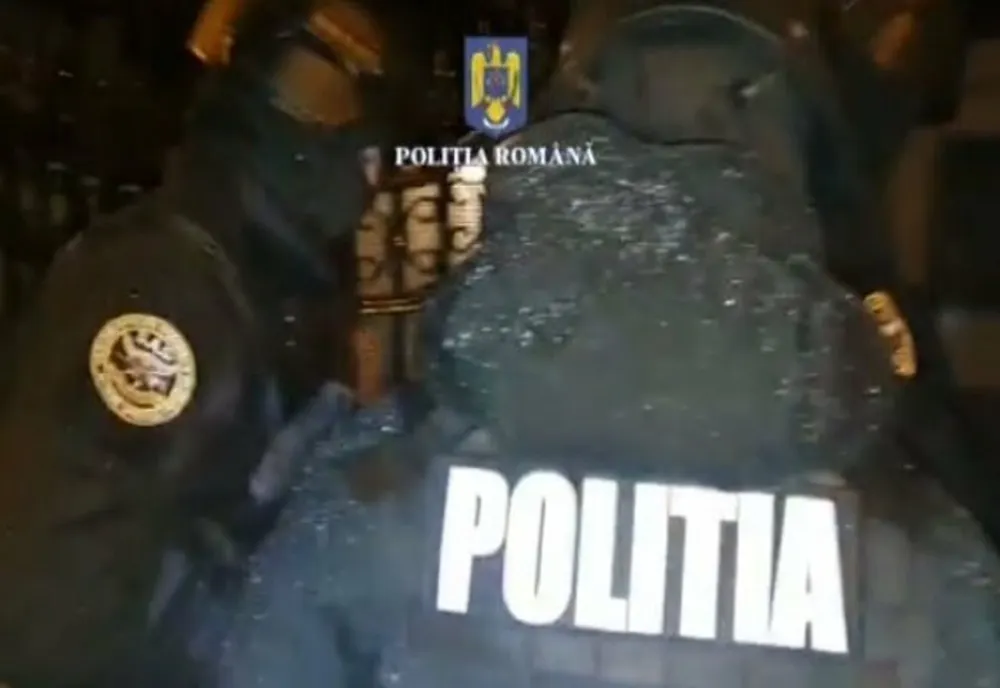 Descinderi în Dolj, Teleorman şi alte judeţe. Sunt vizate ilegalităţi în domeniul silvic şi fraude informatice