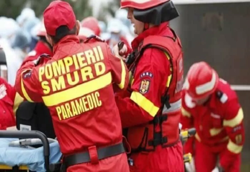 Un mort și 4 răniți, într-un grav accident, în județul Teleorman: impact violent între o mașină și un microbuz