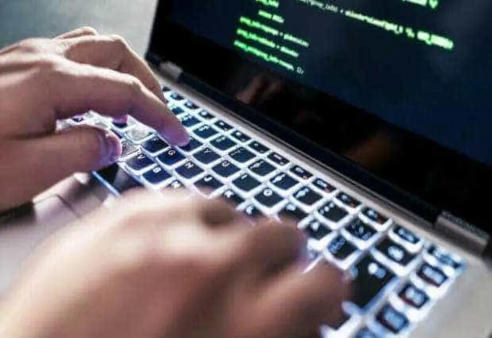 ADOLESCENTUL CARE A PUS PE JAR INSTITUȚIILE STATULUI PRIN MESAJE TERORISTE A FOST ARESTAT PREVENTIV PENTRU 30 DE ZILE 