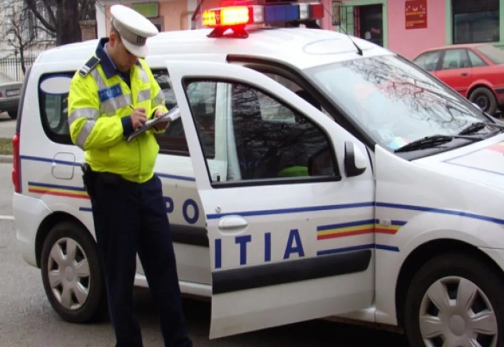 Un cerșetor „șchiop” își revine brusc când ajunge la mașină: imaginile unui polițist din Brașov devin virale