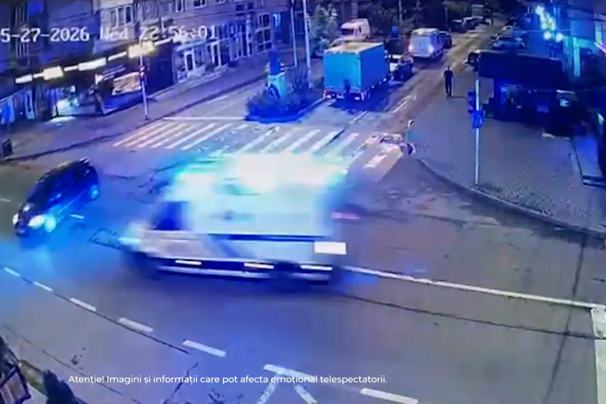 Accident grav în Câmpulung Moldovenesc. O ambulanță aflată în misiune a fost lovită într-o intersecție
