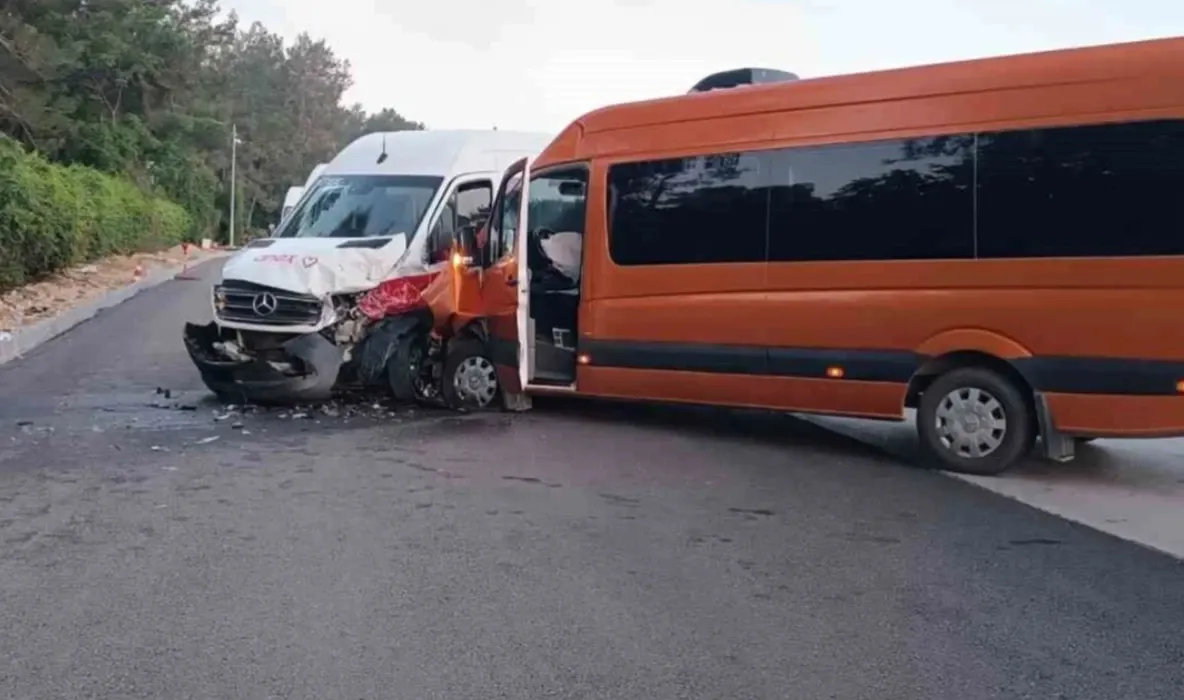 Șase români, răniți într-un accident cu microbuze turistice în Antalya