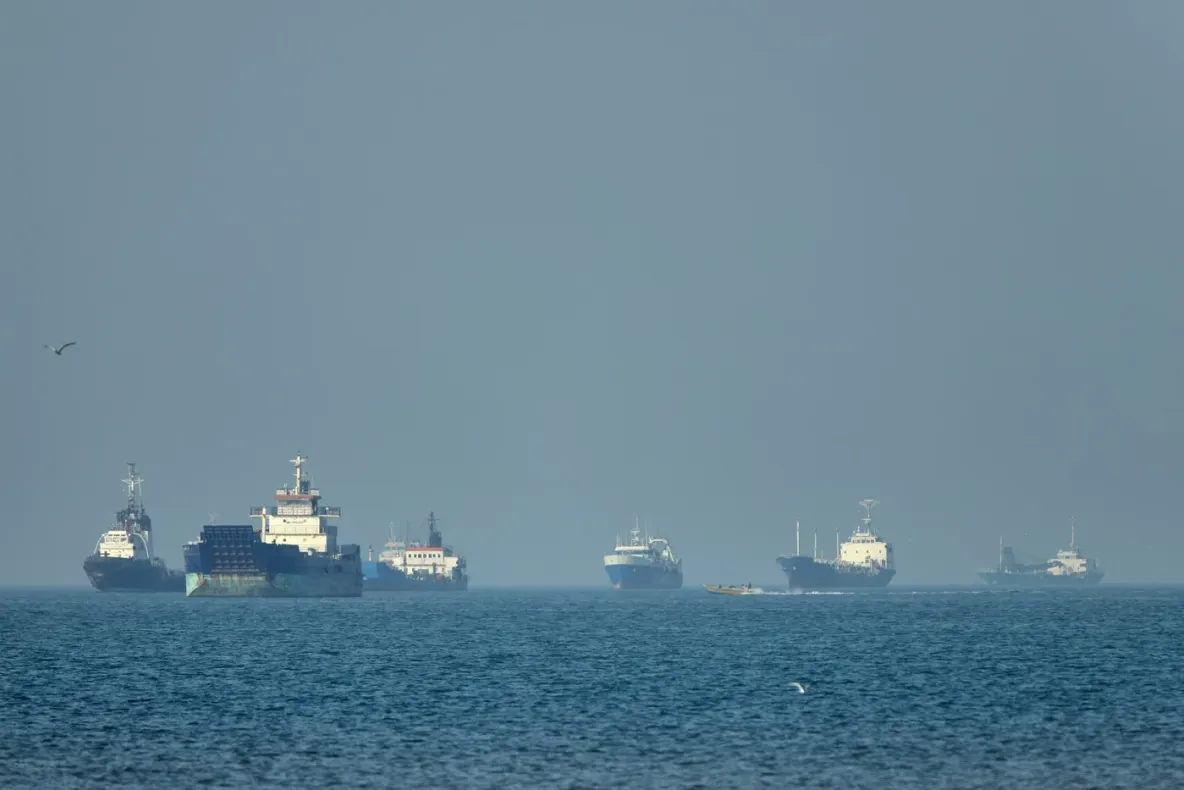 SUA a lansat noi atacuri în Iran. Explozii de amploare lângă Strâmtoarea Ormuz