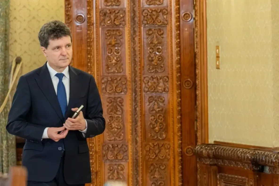 Nicușor Dan reia negocierile pentru formarea guvernului. Ce variante‑surpriză sunt vehiculate