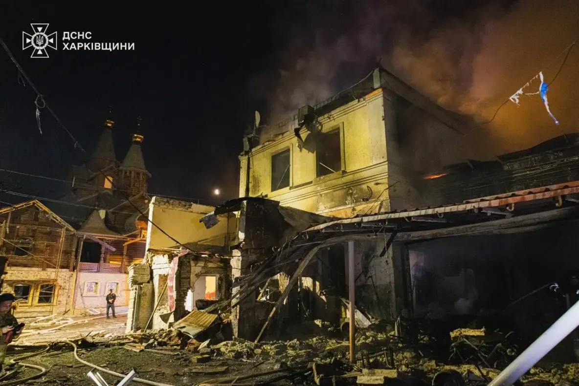 Ucraina, lovită din nou de ruși. Clădiri în flăcări, copii răniți și oameni uciși