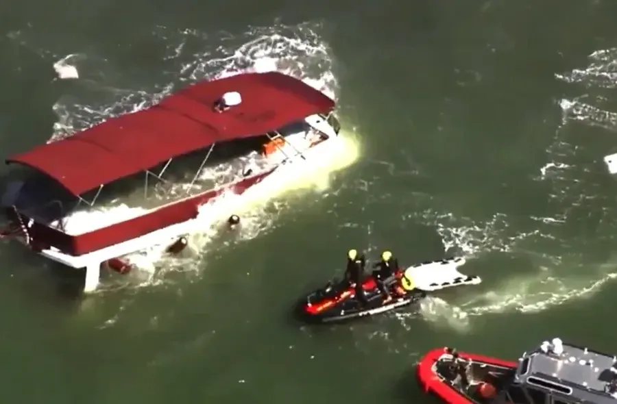 O ambarcațiune cu 19 persoane s-a scufundat lângă Alcatraz. Un mort și doi dispăruți în Golful San Francisco