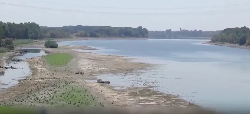Dunărea crește ușor la intrarea în țară, dar rămâne mult sub media lunii august