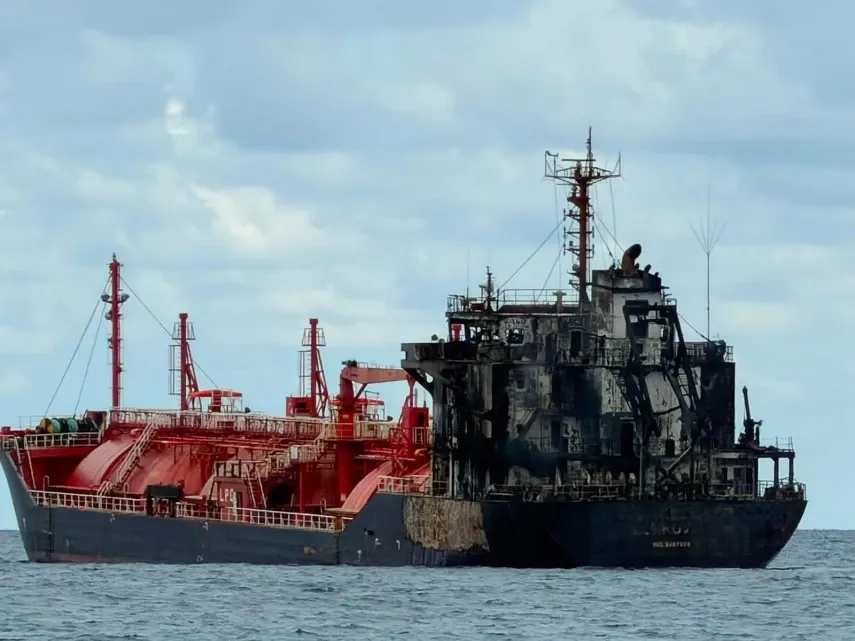 Un marinar grav rănit în explozia petrolierului cu propan din Marea Neagră a murit