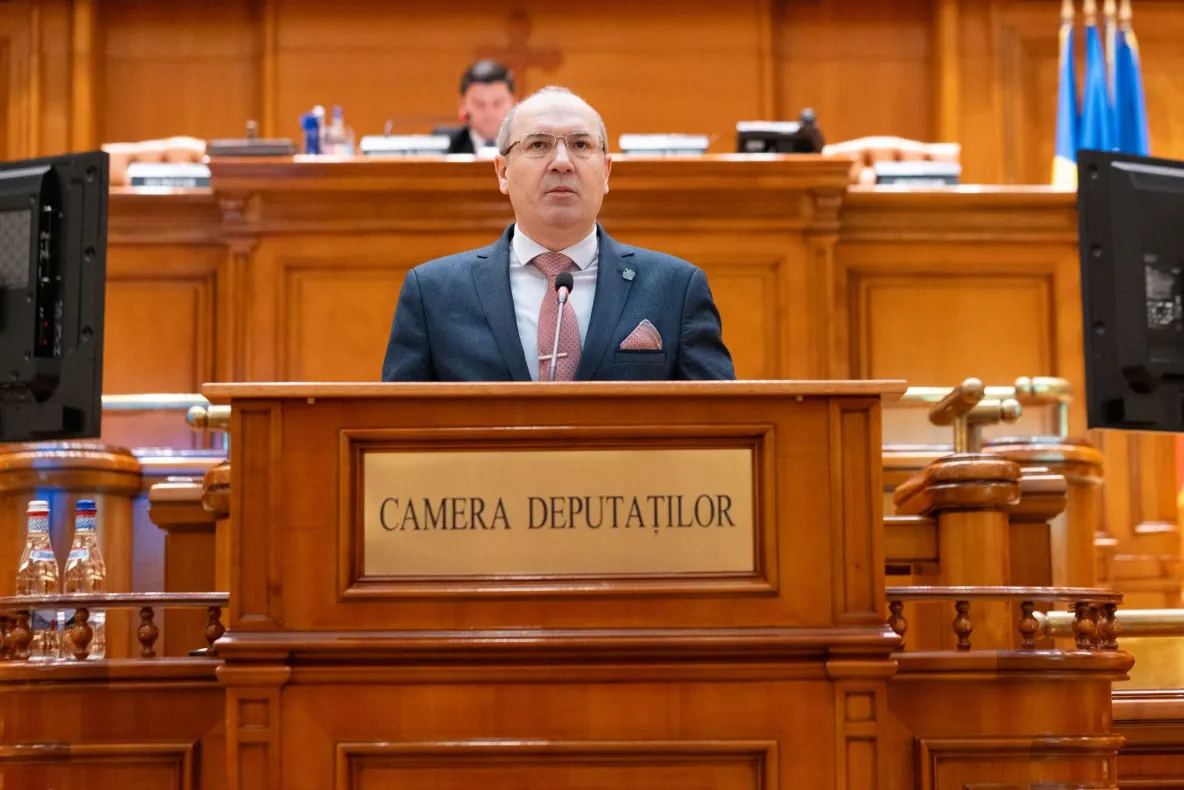 Silviu Gurului (deputat AUR): „USR uită, de la mână până la gură, ce a promis profesorilor: de la „vă creștem salariile” la „vă scădem veniturile”