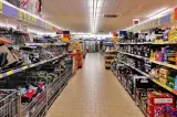 Supermarketurile iau măsuri pentru reducerea consumului de energie. Aerul condiționat și iluminatul vor fi limitate