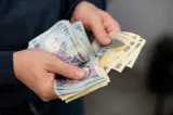 Salariul mediu net a înregistrat noi scăderi în Sănătate și Educație. Salariul real, scădere cu 8,3% în iunie 2026. Care este cel mai bine plătit domeniu