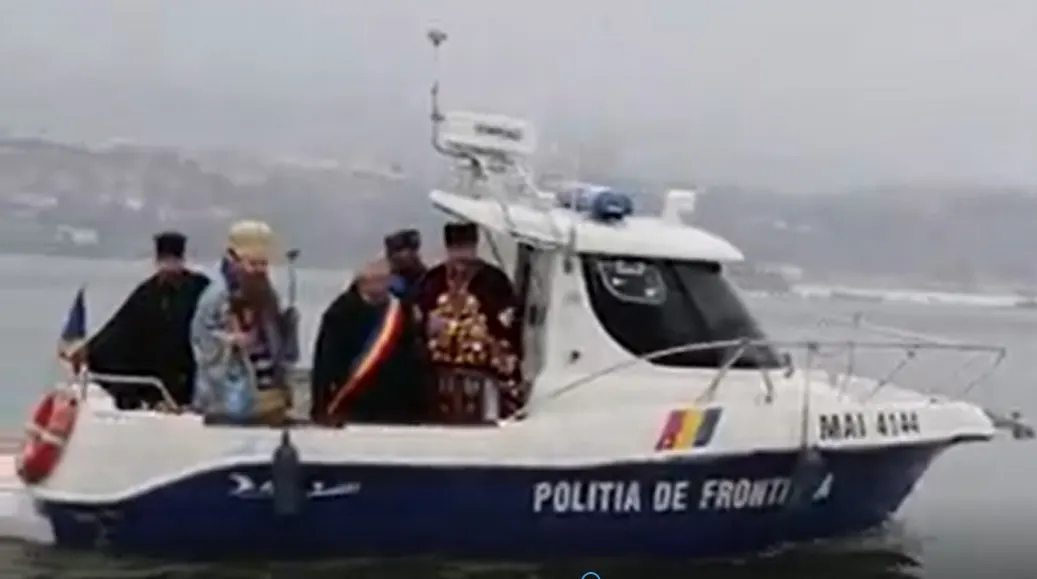 preasfintitul Galaction, dus cu barca