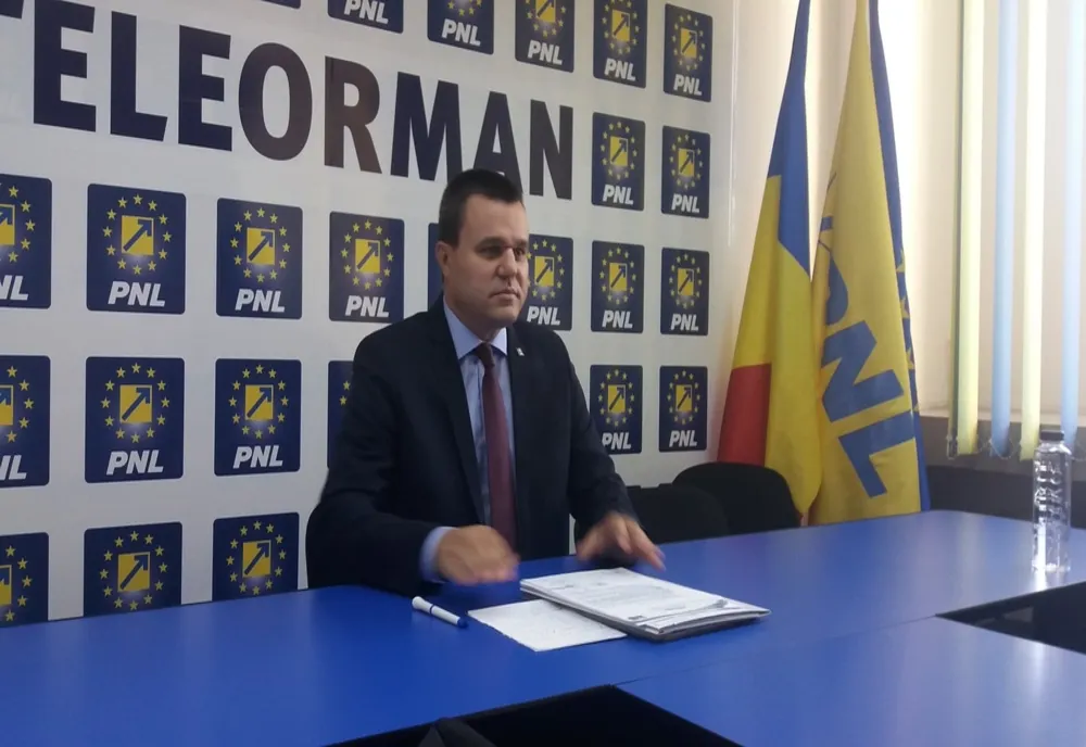 Senatorul PNL Eugen Pîrvulescu a donat peste 4.000 de măști de protecție pentru Serviciul Județean de Ambulanță și 10 primării din județ