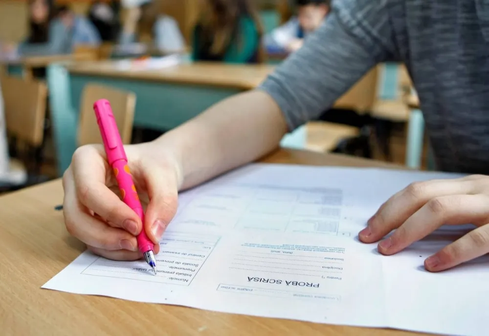 Evaluarea Națională începe în 15 iunie cu proba la Română. Condiții speciale pentru elevii aflați în izolare și depistați cu COVID-19