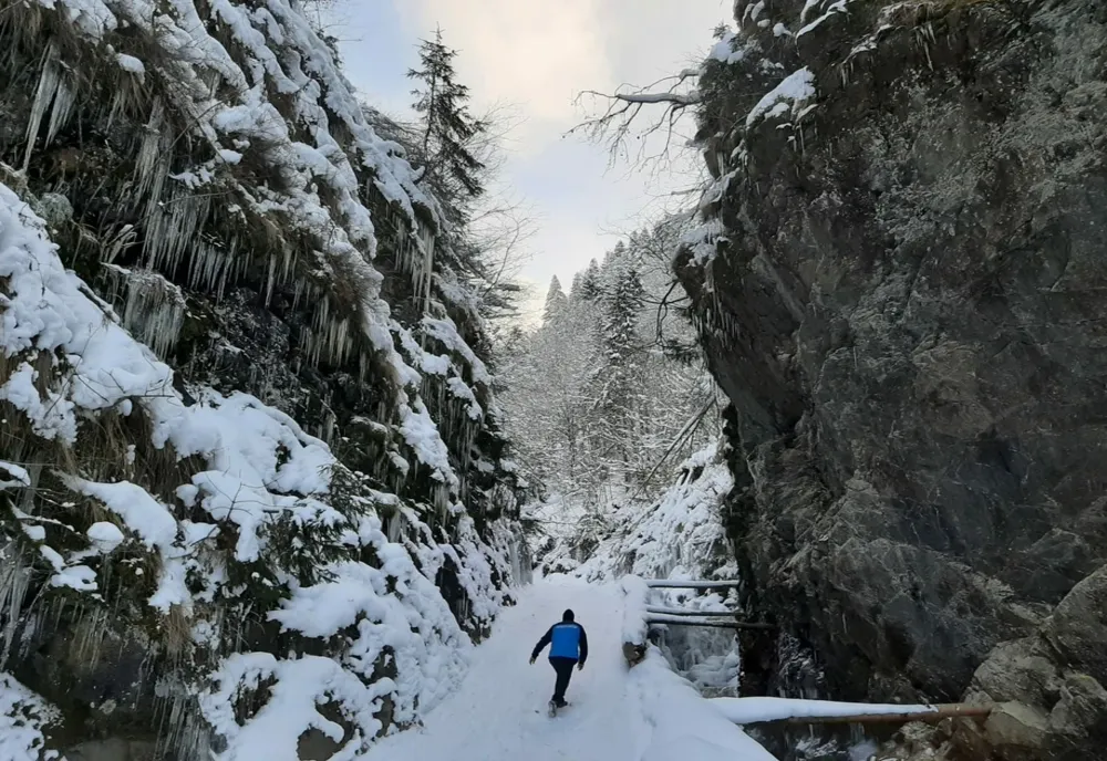 De Ziua Mondială a Zăpezii, foarte mulți turiști au ales zona montană din Bistrița-Năsăud! Recomandările jandarmilor