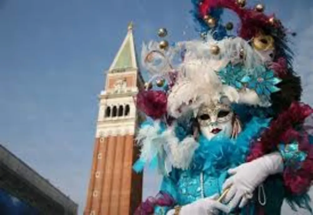 Piața San Marco din nou plină de măști. La o zi după ce guvernul a ridicat obligativitatea purtării măştilor în spaţiile publice