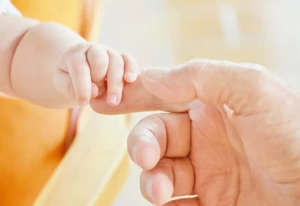 Legea privind mamele minore, promulgată de preşedintele Klaus Iohannis
