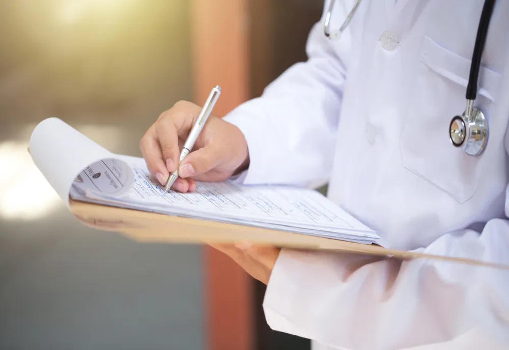 Scandal legat de impozitarea concediilor medicale. Boloș și Rafila au explicații diferite