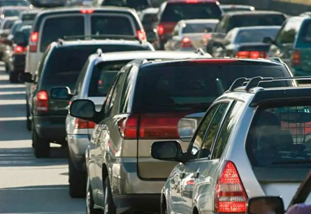 BUCUREȘTIUL VA INTERZICE MAȘINILE VECHI DIN CENTRU ȘI VA MONTA CAMERE PENTRU AMENDĂ AUTOMATĂ