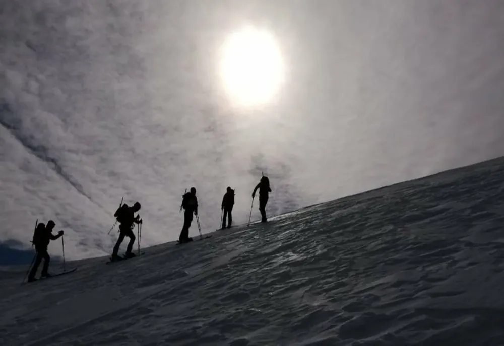 3 TINERI UCRAINENI, RECUPERAȚI DIN MUNȚII MARAMUREȘULUI
