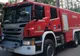 Incendiu puternic duminică dimineață, în localitatea Moșteni. O femeie intoxicată cu fum a fost transportată la spital