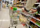 Restricţii din cauza pandemiei | Clienţii nu mai au voie în magazine fără cărucior