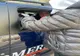 Anchetă la Jandarmeria Teleorman după apariţia unor imagini cu jandarmi care nu poartă mască, în autospecială