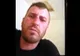 VIDEO. Bătut de trei bărbaţi, în timp ce făcea live pe Facebook, acasă