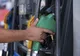 Un șofer de TIR a filmat cum de la pompa unei benzinării iese aer, în loc de motorină