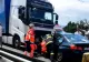 Trafic blocat pe DN 1. O persoană este resuscitată, după ce o mașină s-a ciocnit frontal cu un TIR